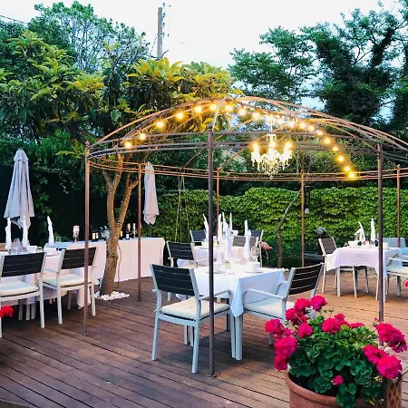 Maison Des Palmiers Bed & Breakfast
